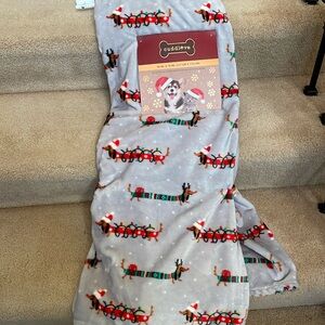 Adorable Holiday themed dachshund throw blanket.